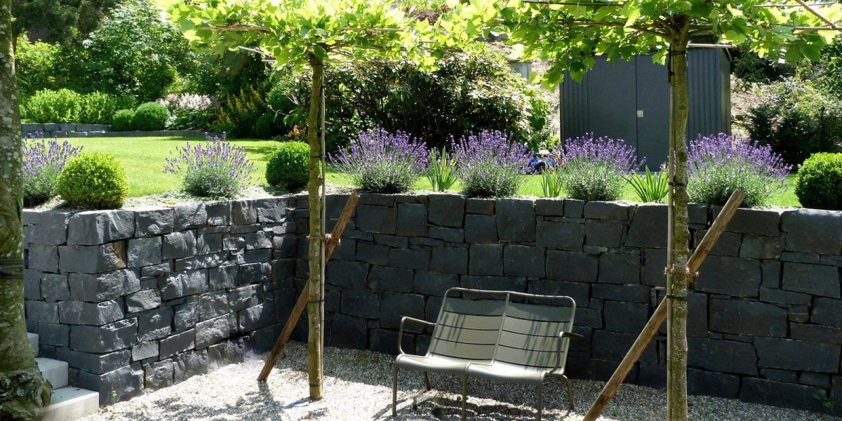 Natursteinmauer-Kelkheim-Taunus-Gartengestaltung-Gartenplanung und Gartenpflege